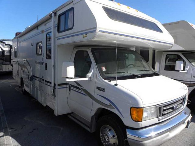 2004 Winnebago Minnie Winnie Photo