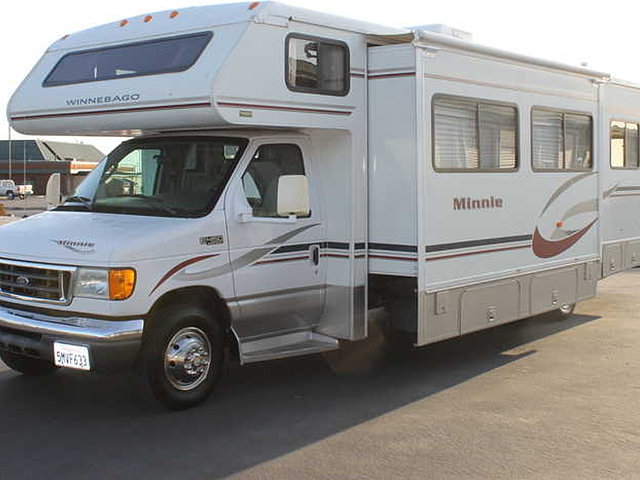 2005 Winnebago Minnie Winnie Photo