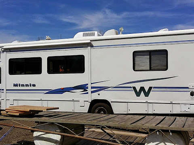 2003 Winnebago Minnie Winnie Photo