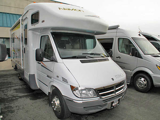 2006 Winnebago Navion Photo