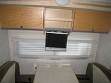 2006 Winnebago Navion Photo #16