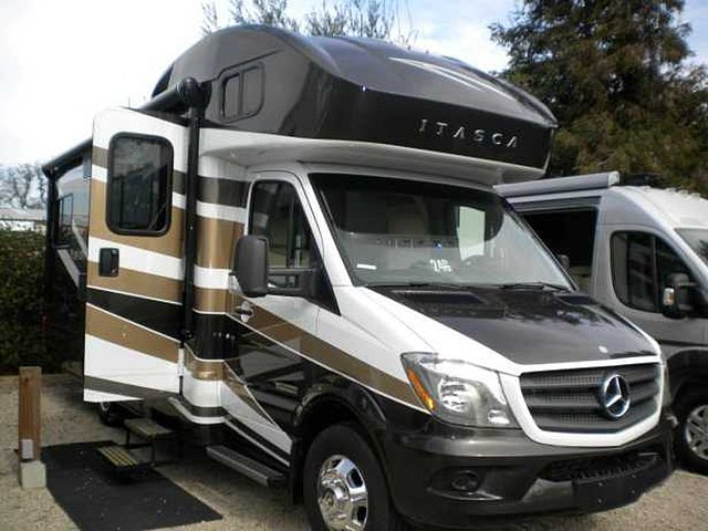 2015 Winnebago Navion Photo