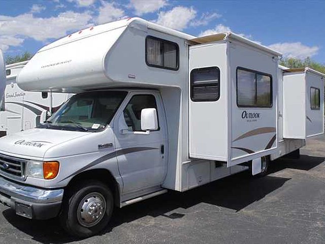 2006 Winnebago Outlook Photo
