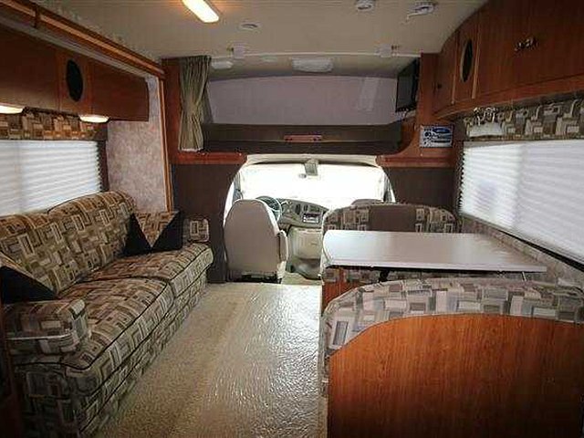 2007 Winnebago Outlook Photo