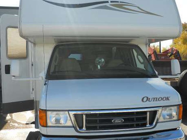 2008 Winnebago Outlook Photo