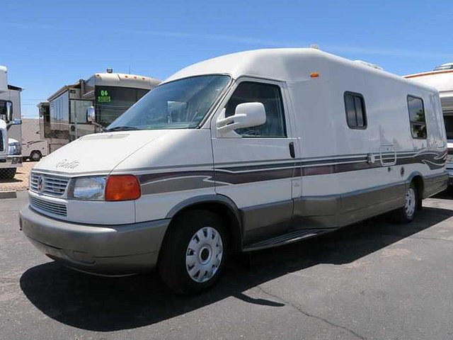 1999 Winnebago Rialta Photo