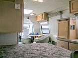 2005 Winnebago Rialta Photo #8