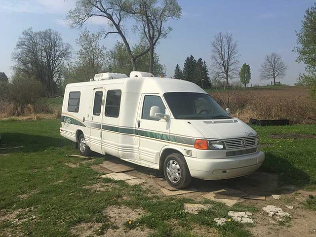 1998 Winnebago Rialta Photo