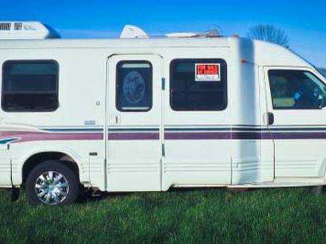 1999 Winnebago Rialta Photo