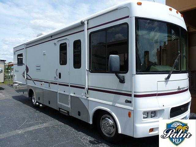 2002 Winnebago Sightseer Photo