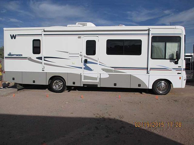 2005 Winnebago Sightseer Photo