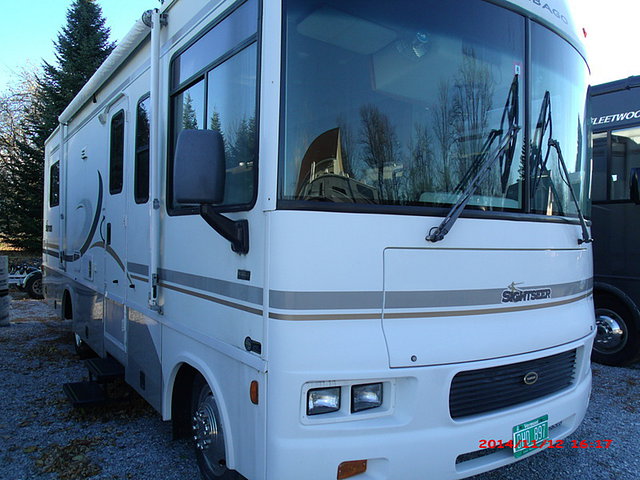 2004 Winnebago Sightseer Photo