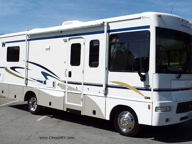 2005 Winnebago Sightseer Photo