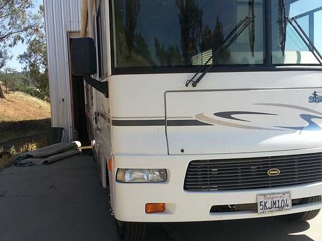 2005 Winnebago Sightseer Photo