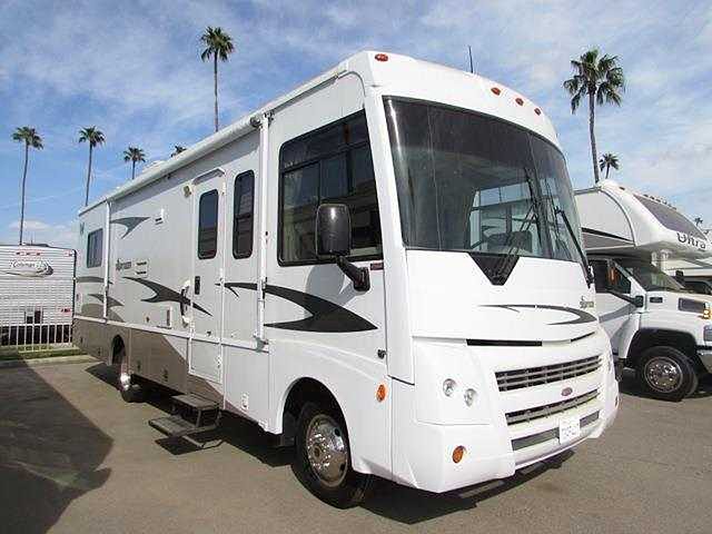2008 Winnebago Sightseer Photo