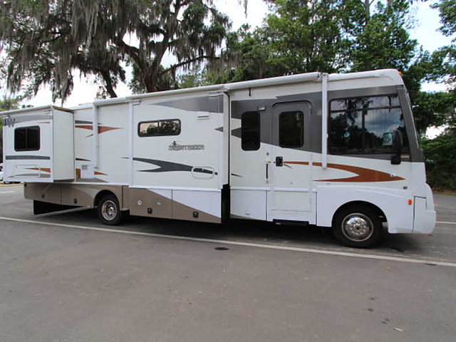 2008 Winnebago Sightseer Photo