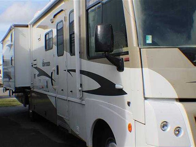 2008 Winnebago Sightseer Photo