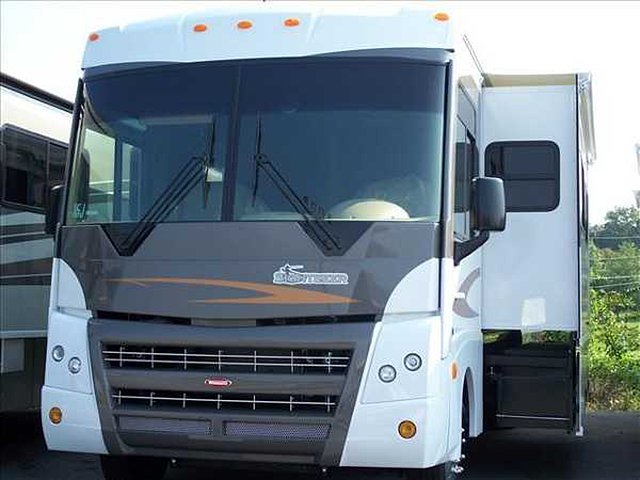 2008 Winnebago Sightseer Photo