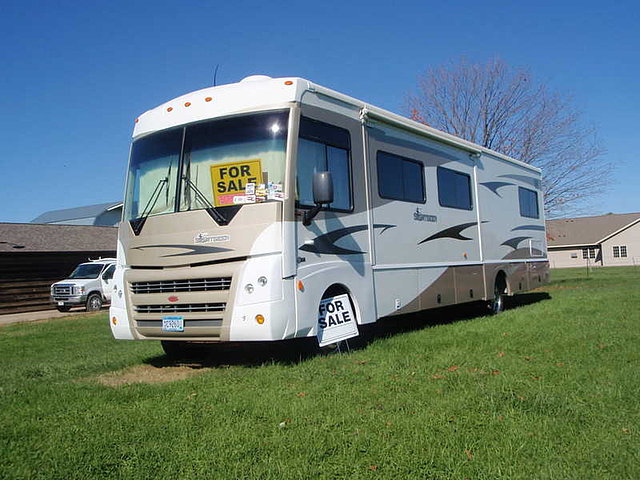 2008 Winnebago Sightseer Photo