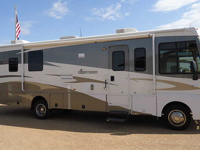 2009 Winnebago Sightseer Photo