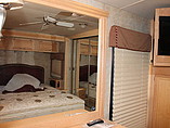 2006 Winnebago Tour Photo #17