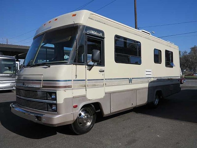 1989 Winnebago Superchief Photo