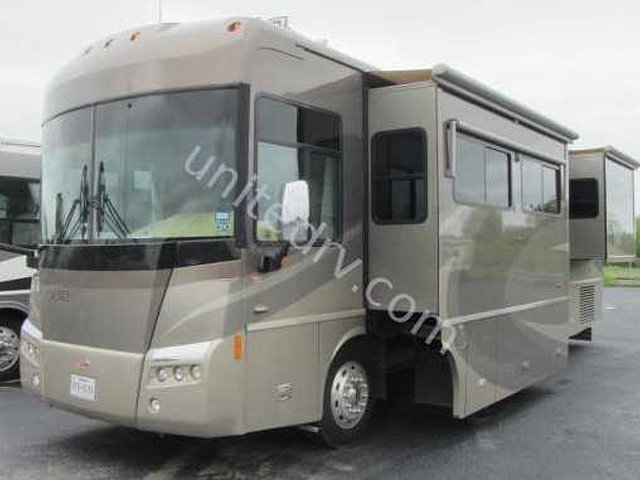 2006 Winnebago Tour Photo