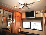 2008 Winnebago Tour Photo #24
