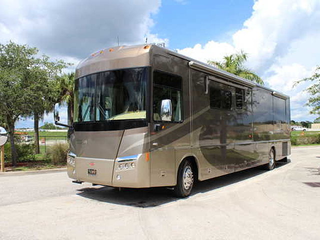 2006 Winnebago Tour Photo