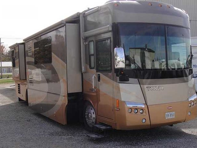 2007 Winnebago Tour Photo