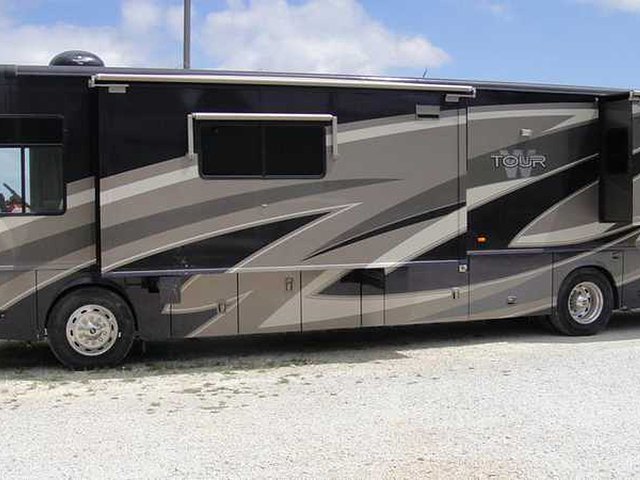 2008 Winnebago Tour Photo
