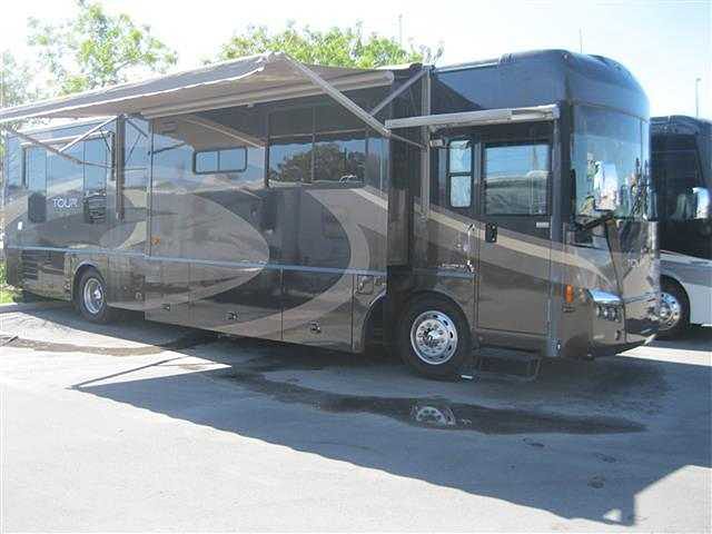 2006 Winnebago Tour Photo