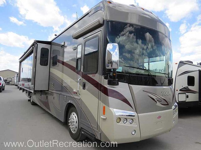 2008 Winnebago Tour Photo
