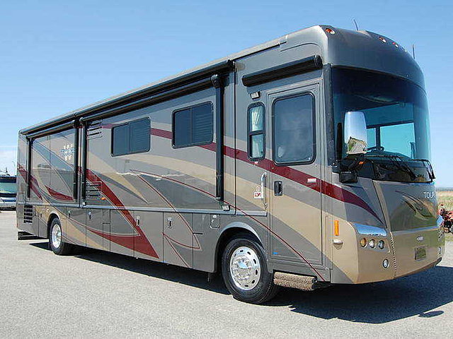2009 Winnebago Tour Photo