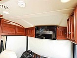 2013 Winnebago Tour Photo #33