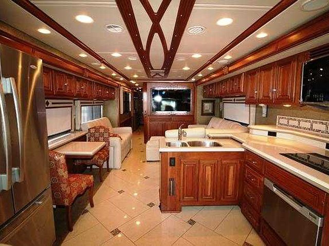 2013 Winnebago Tour Photo
