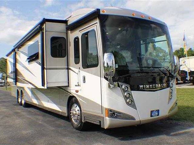 2015 Winnebago Tour Photo