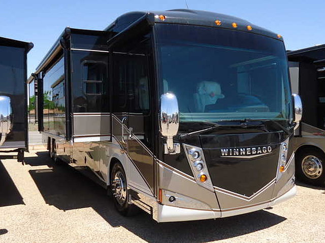 2015 Winnebago Tour Photo