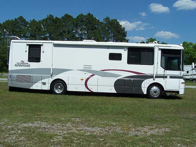 2000 Winnebago Ultimate Advantage Photo