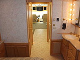 2004 Winnebago Ultimate Freedom Photo #3