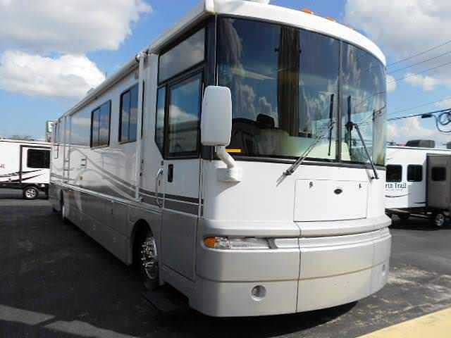 2001 Winnebago Ultimate Advantage Photo