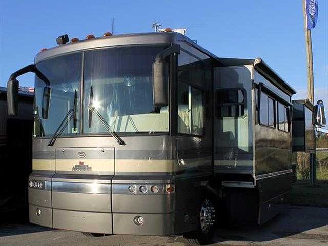 2004 Winnebago Ultimate Advantage Photo
