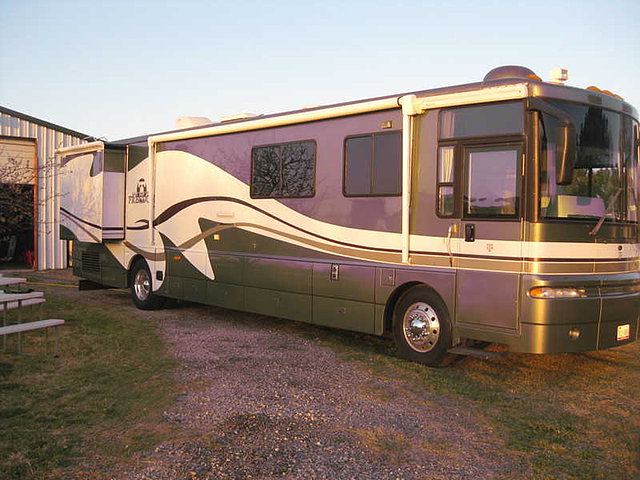 2002 Winnebago Ultimate Freedom Photo