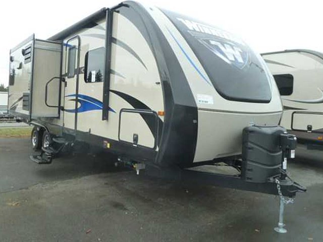 2015 Winnebago Ultralite Photo