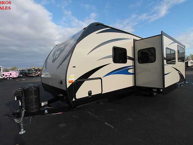 2015 Winnebago Ultralite Photo