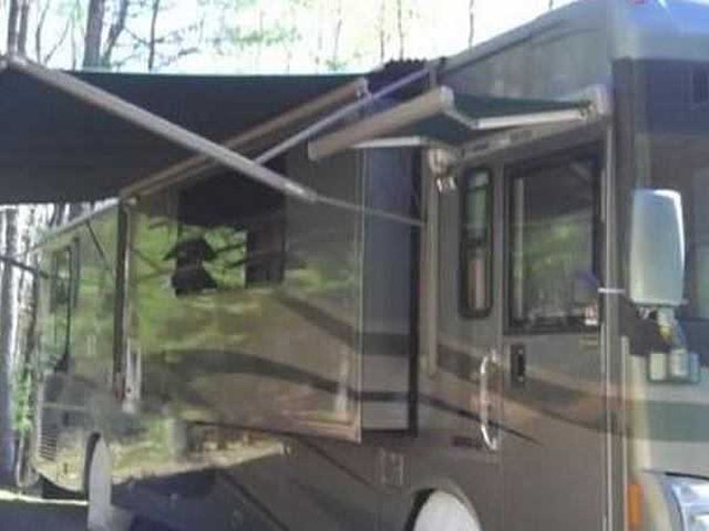 2004 Winnebago Vectra Photo