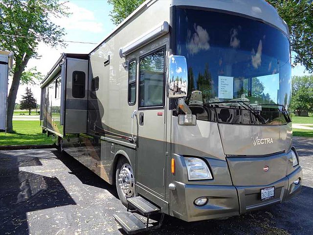 2007 Winnebago Vectra Photo