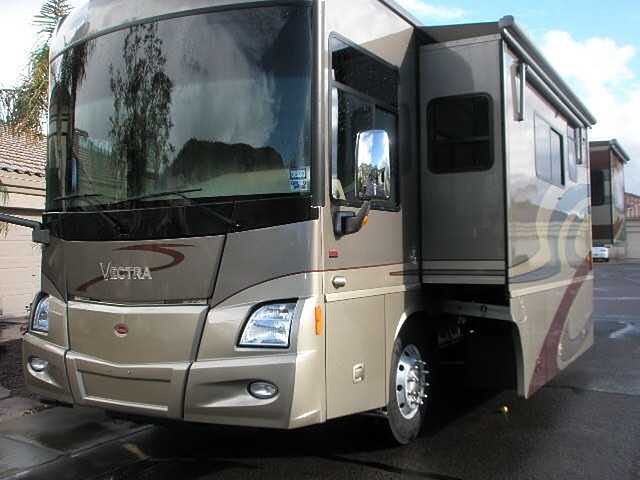 2007 Winnebago Vectra Photo