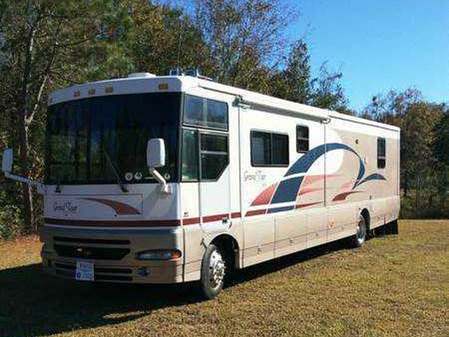 1999 Winnebago Vectra Grand Tour Photo