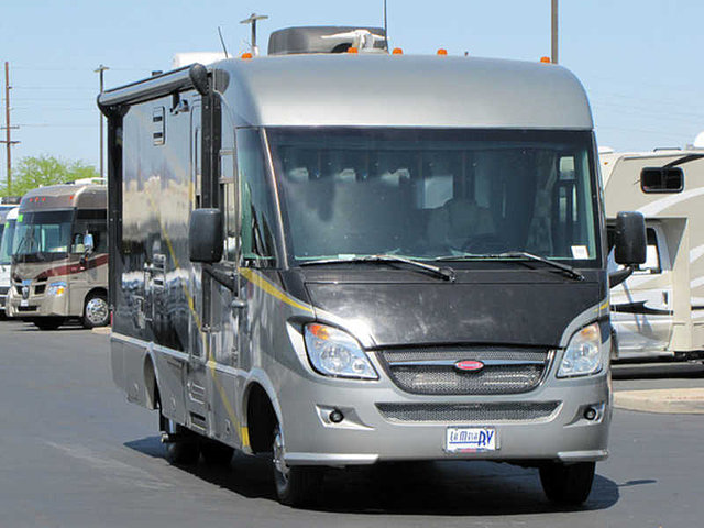 2010 Winnebago Via Photo